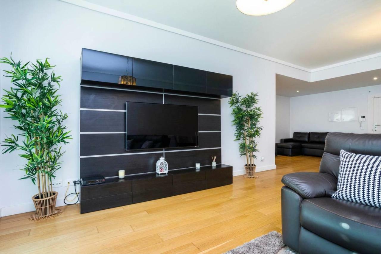 Guestready - Spacious Campolide Family Apt Fits 6 Appartement